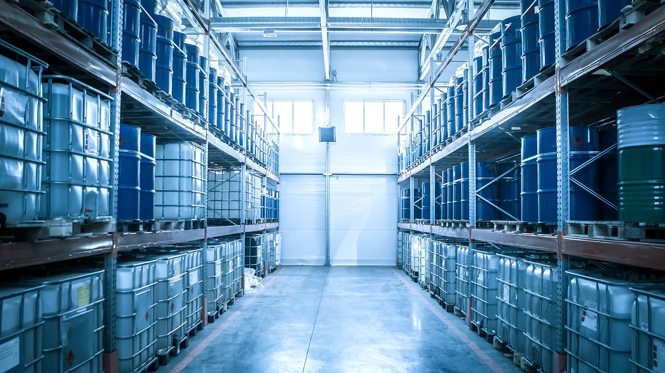 What to Look for in a Dependable Chemical Warehouse